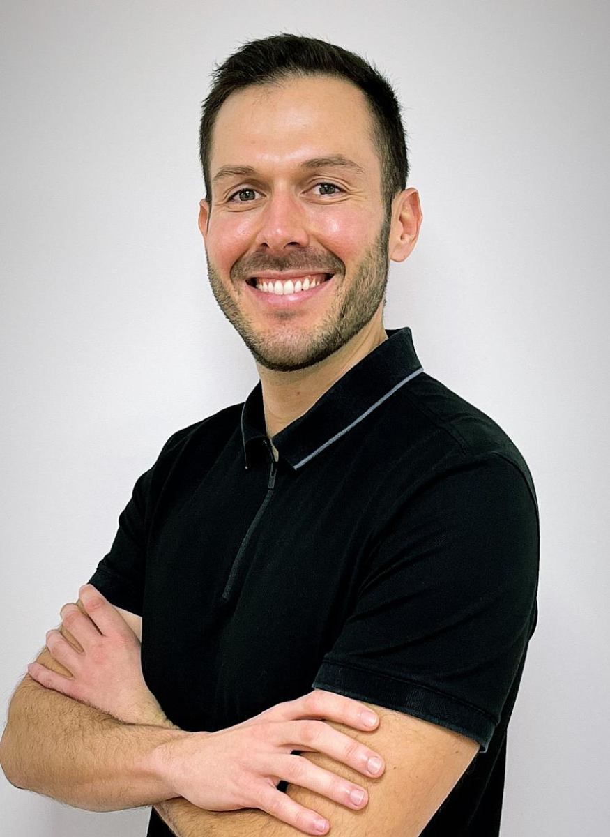 Dr. Fernando Casañas