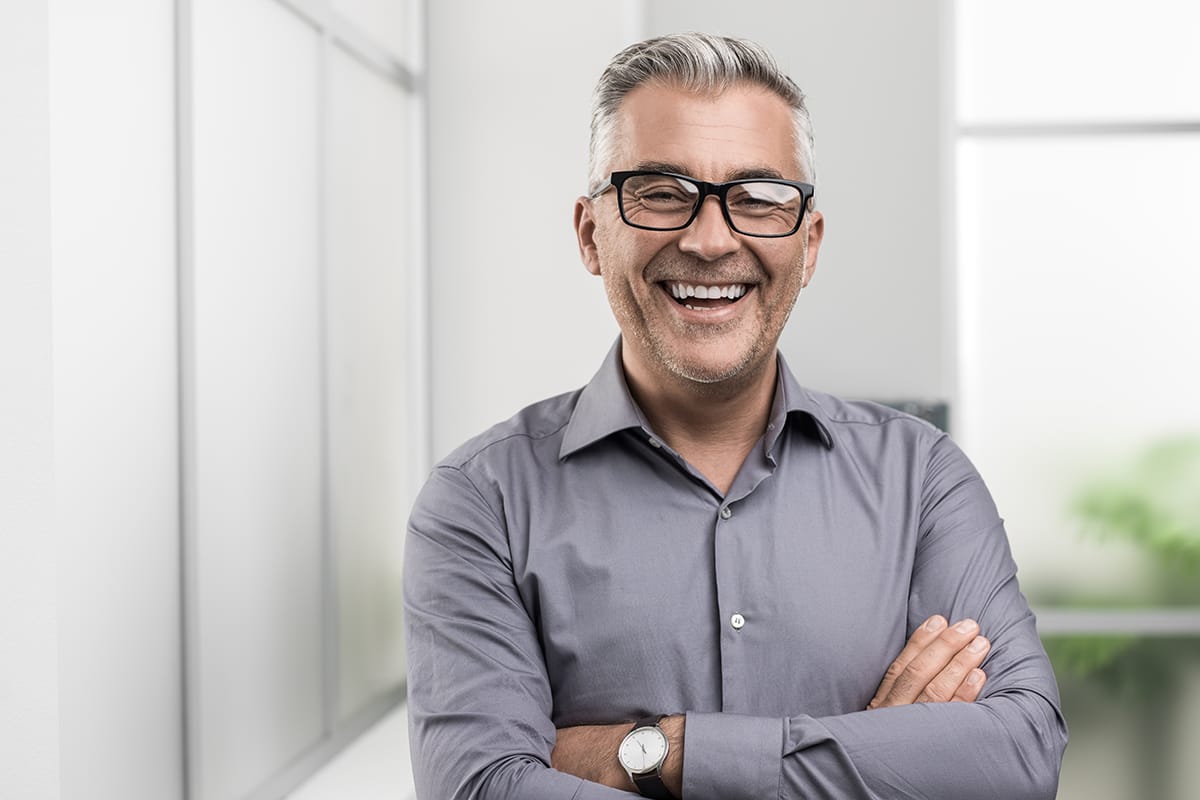 Cda Implantologia Hombre Sonriendo