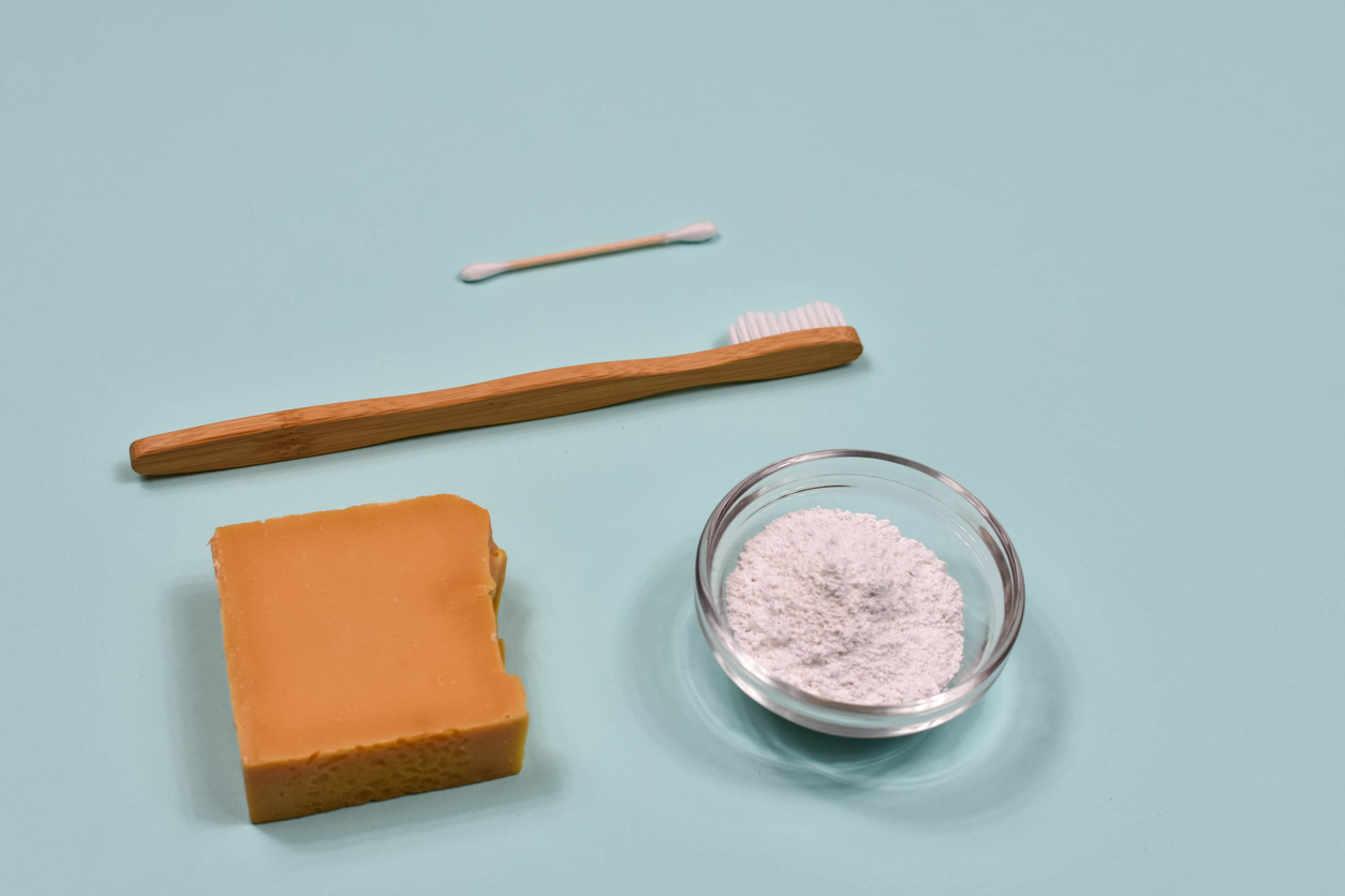 Riesgos de los dentífricos naturales caseros